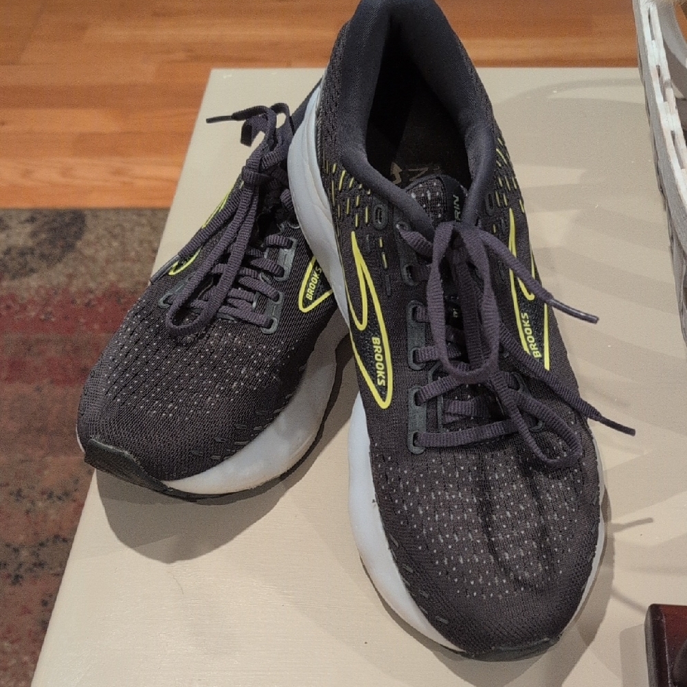 Brooks Gray and White Sneakers with Yellow/Green Highlights Size 9